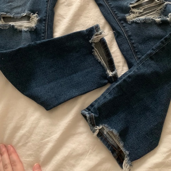 American Eagle distressed dark Mom Jeans - Picture 6 of 7